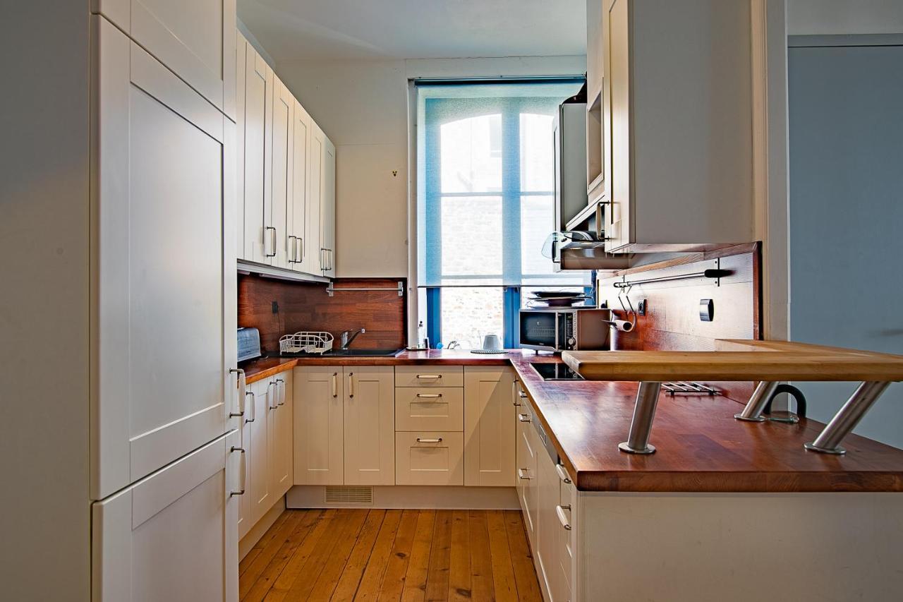 Appartement De La Tour De L'Horloge De Динан Екстериор снимка