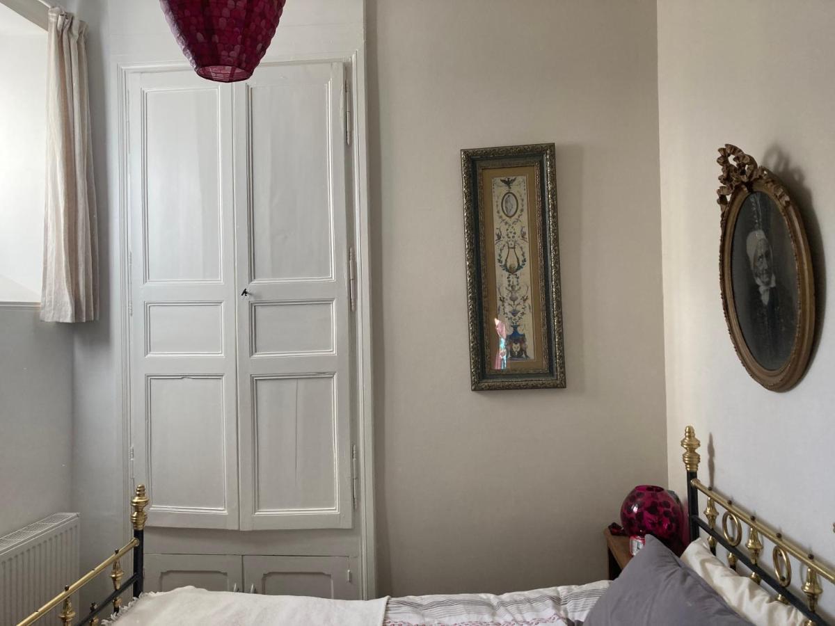 Appartement De La Tour De L'Horloge De Динан Екстериор снимка