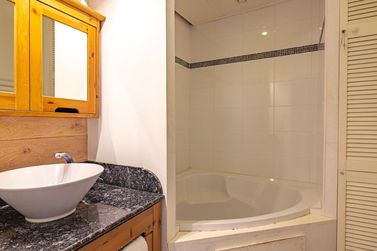 Appartement De La Tour De L'Horloge De Динан Екстериор снимка