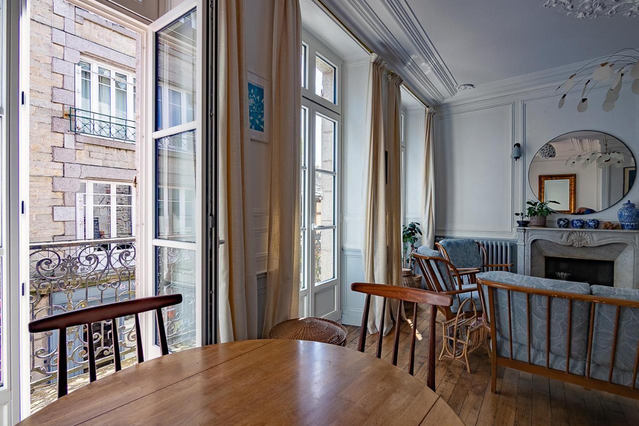 Appartement De La Tour De L'Horloge De Динан Екстериор снимка
