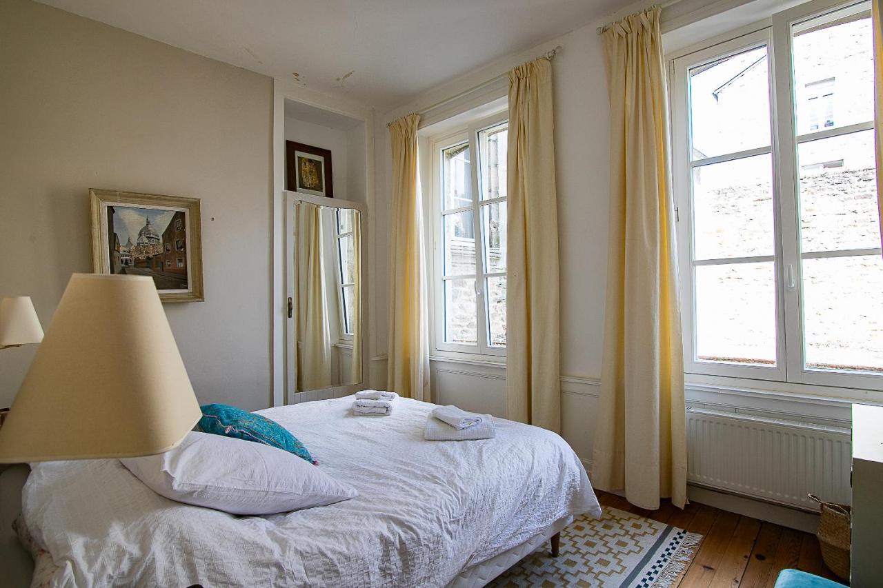 Appartement De La Tour De L'Horloge De Динан Екстериор снимка